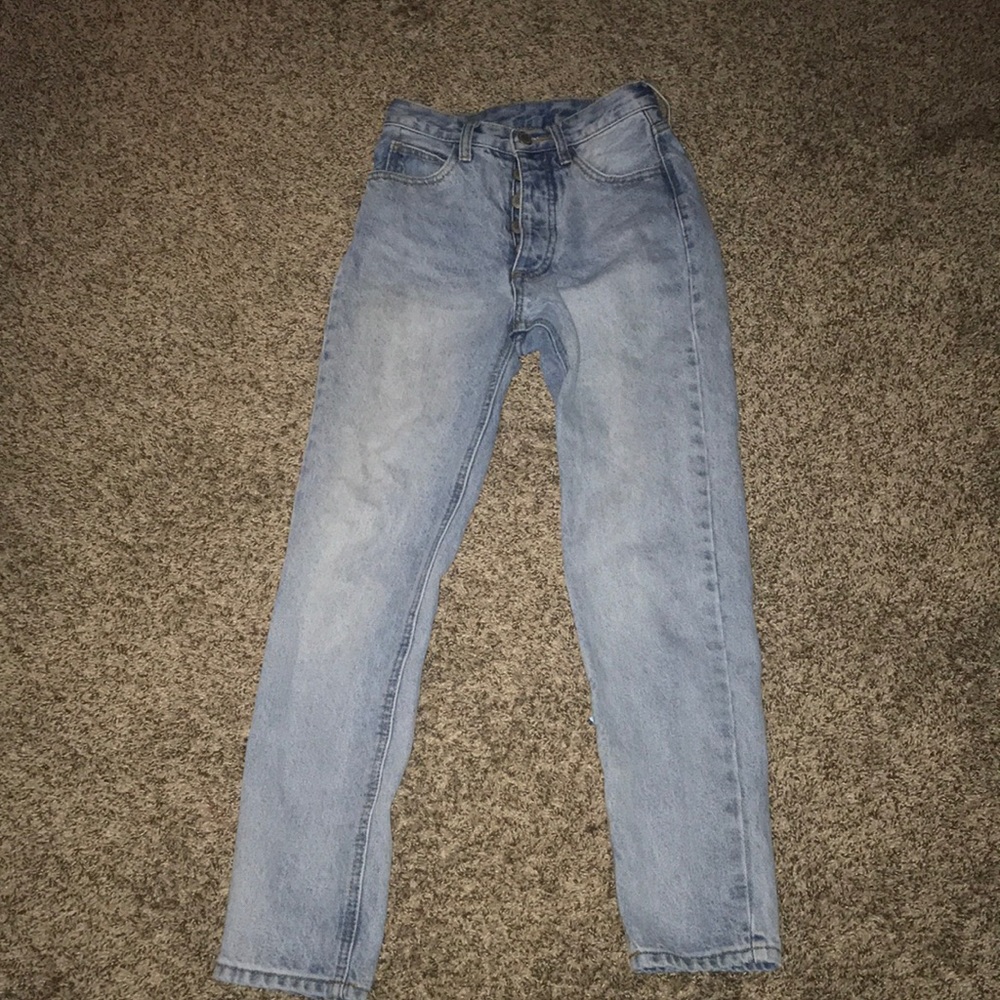 Brandy Melville Highwaisted Mom Jeans